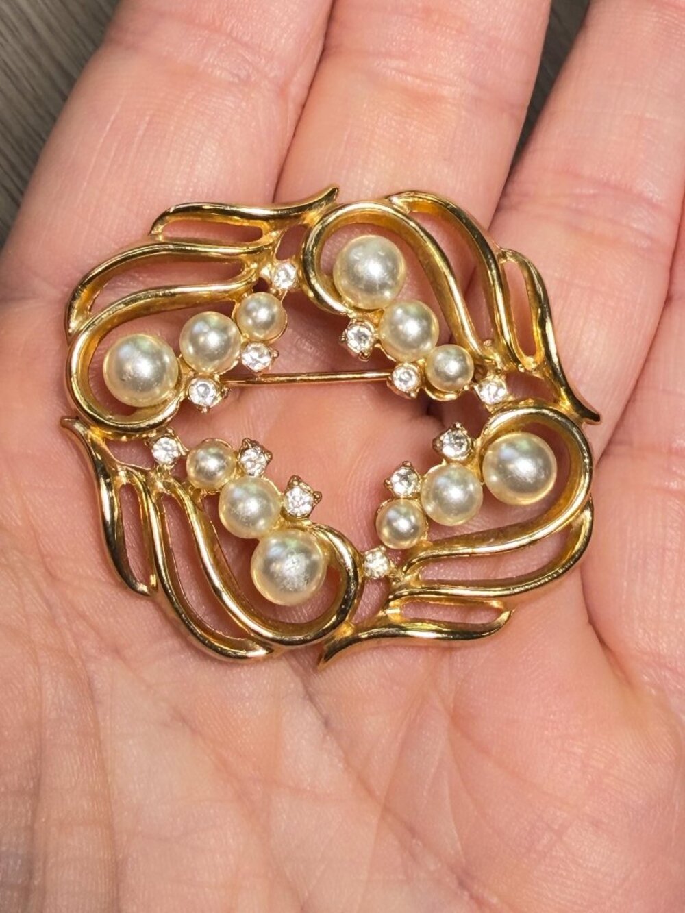 Vintage Faux Pearl Wreath Brooch Gold Tone Rhinestone Openwork Pin